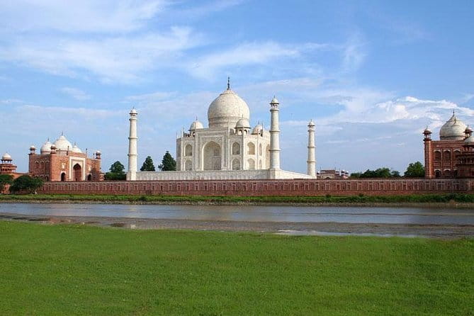 Taj Mahal Day Trip Including Same Day Flights from Mumbai - Returning to Delhi and Mumbai