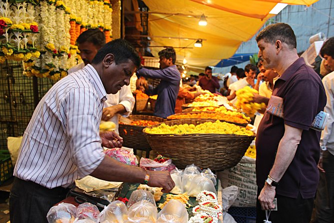 The Colourful Early Morning Tour - Girgaon ISKCON Temple and the meaning of offerings