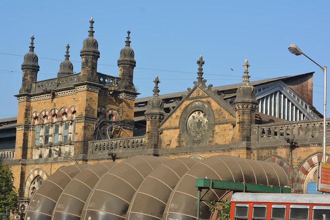 Two Days Mumbai Tour Package : City + Slum + Elephanta + Market - Markets, fishing docks, and the practical side of Mumbai