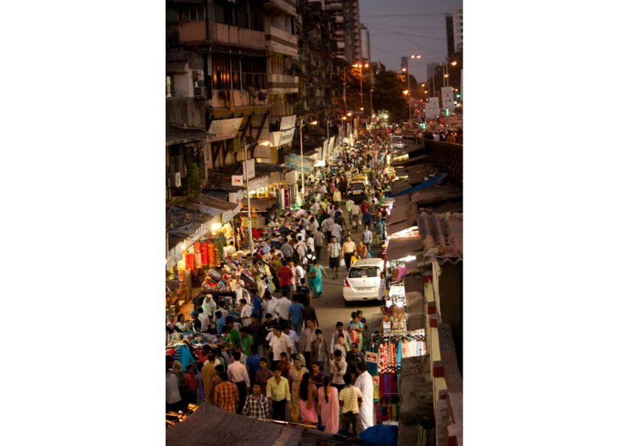 Vibrant Markets of Mumbai (2 Hours Guided Walking Tour) - Zaveri Bazaar and the careful look at jewelry